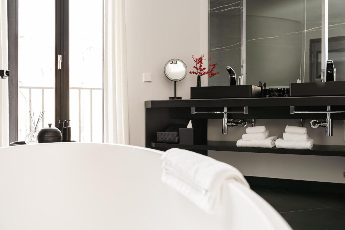Ein Bett oder Betten in einem Zimmer der Unterkunft A-ROSA Hotel Ceres am Meer - Adults Only