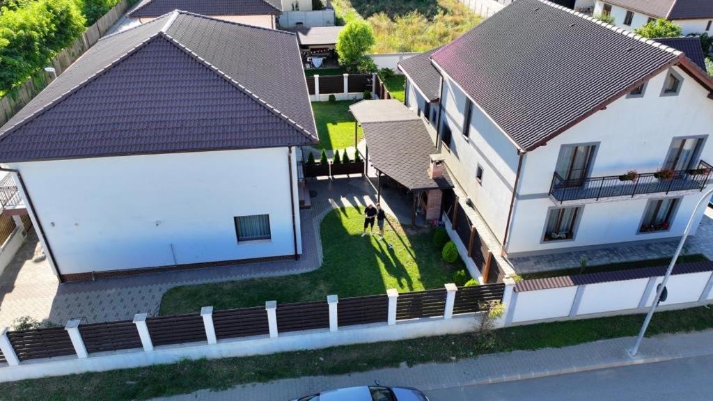 Deluxe Villa with BBQ - Housity