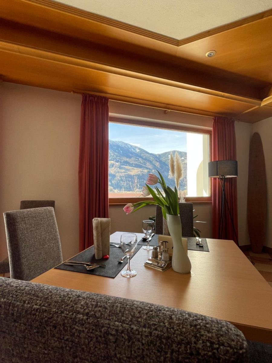 Hotel Larch - Housity