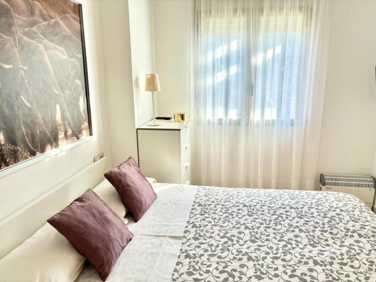 Hoteltype Penthouse 2 Beds, Parking, WIFI & pool Stunning Views - Housity