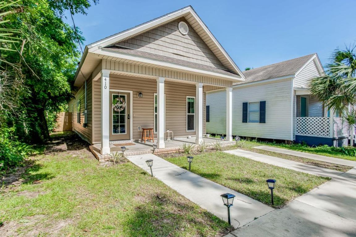Beach Flow Bungalow-Mins to Downtown-Dining-Base - Housity