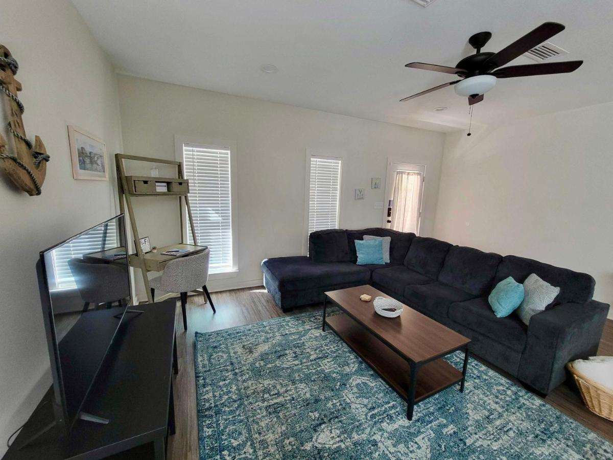 Beach Flow Bungalow-Mins to Downtown-Dining-Base - Housity