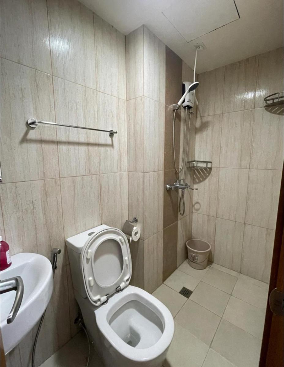 Modern and Cozy Condo in 8Adriatico near PGH, SLMEC and US Embassy - Housity