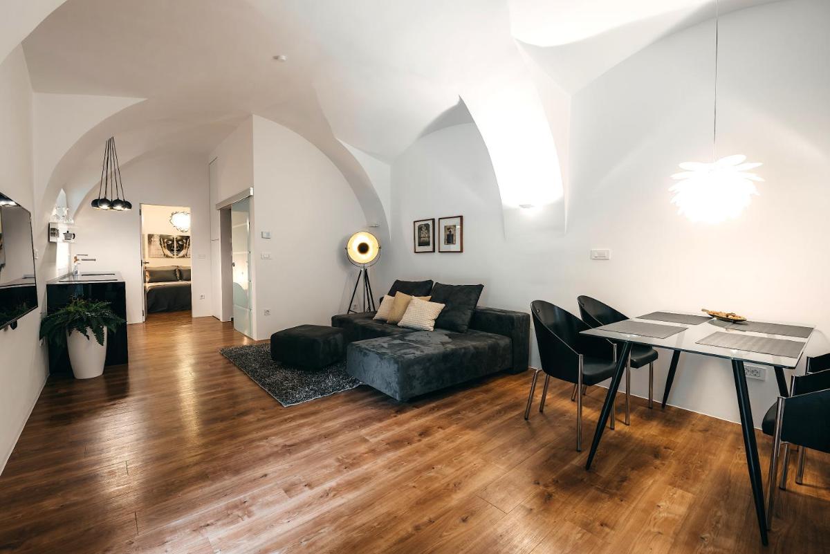 Suitetrails - Mart's Choice Apartment