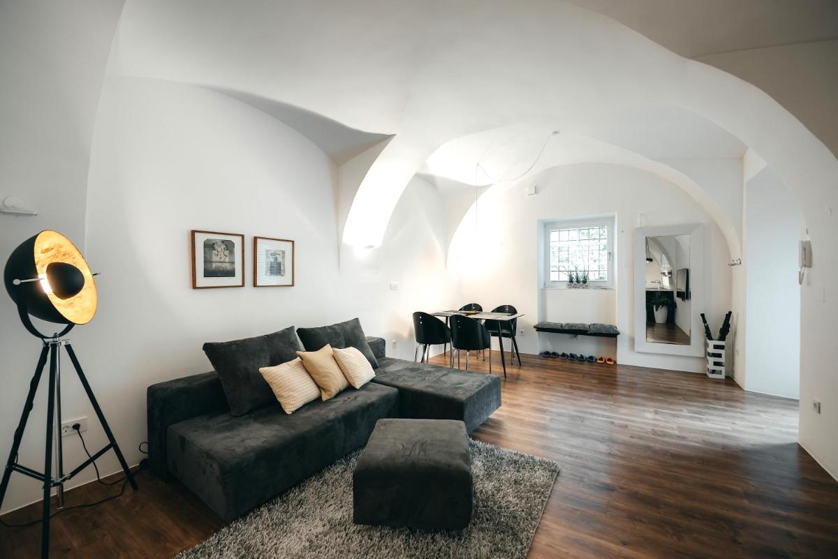 Mart's Choice Apartment - Housity