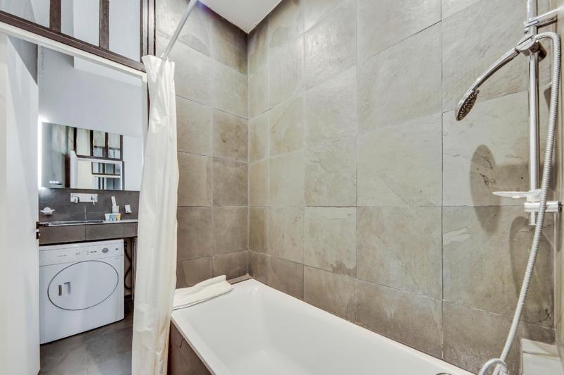 113 Suite Lui - Bel Appartement à Paris - Hizvo