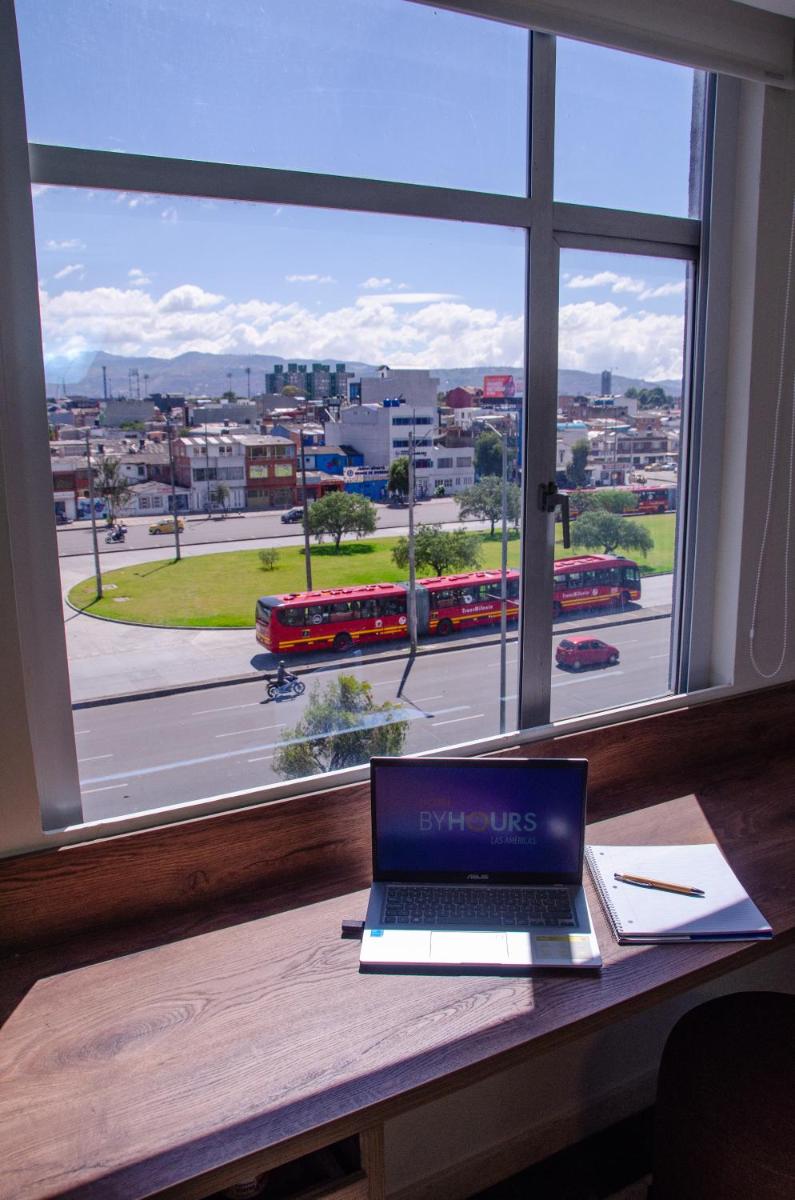 Hotel ByHours Las Américas - Housity