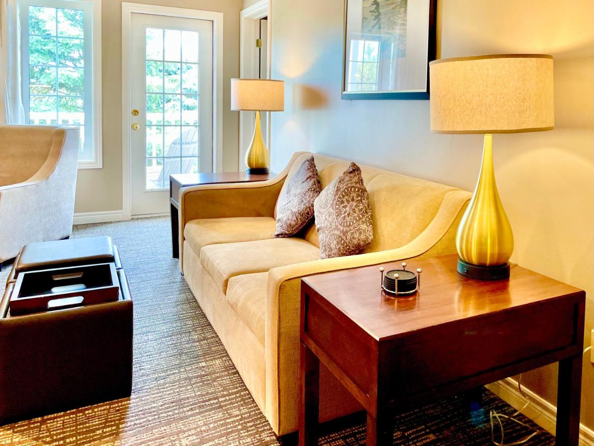 Hillside Haven: Carriage Club Resort Retreat - Housity