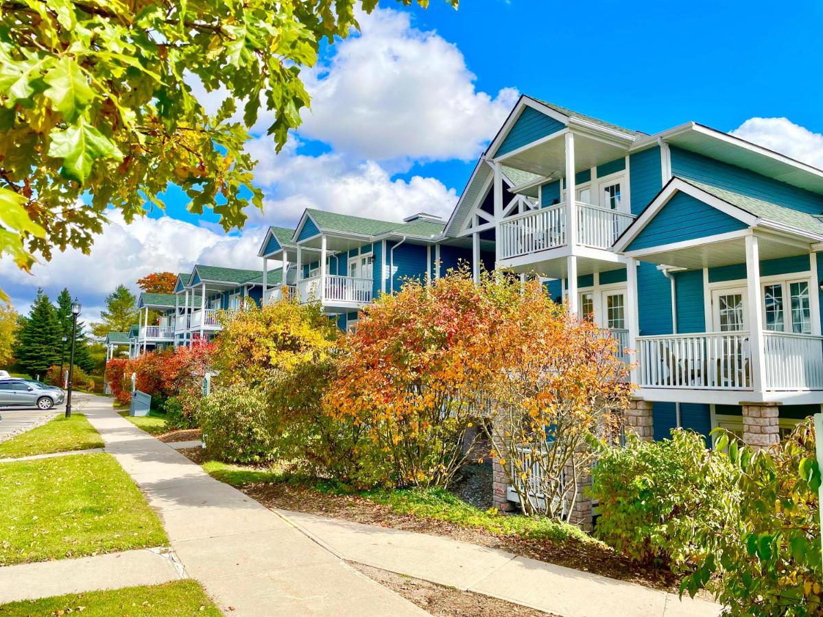Hillside Haven: Carriage Club Resort Retreat - Housity