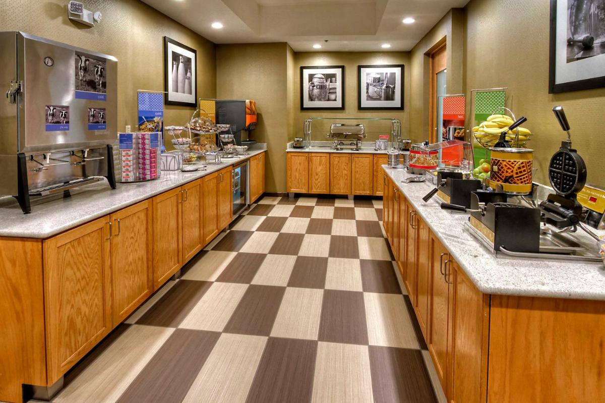 Hampton Inn Franklin, NC - Housity