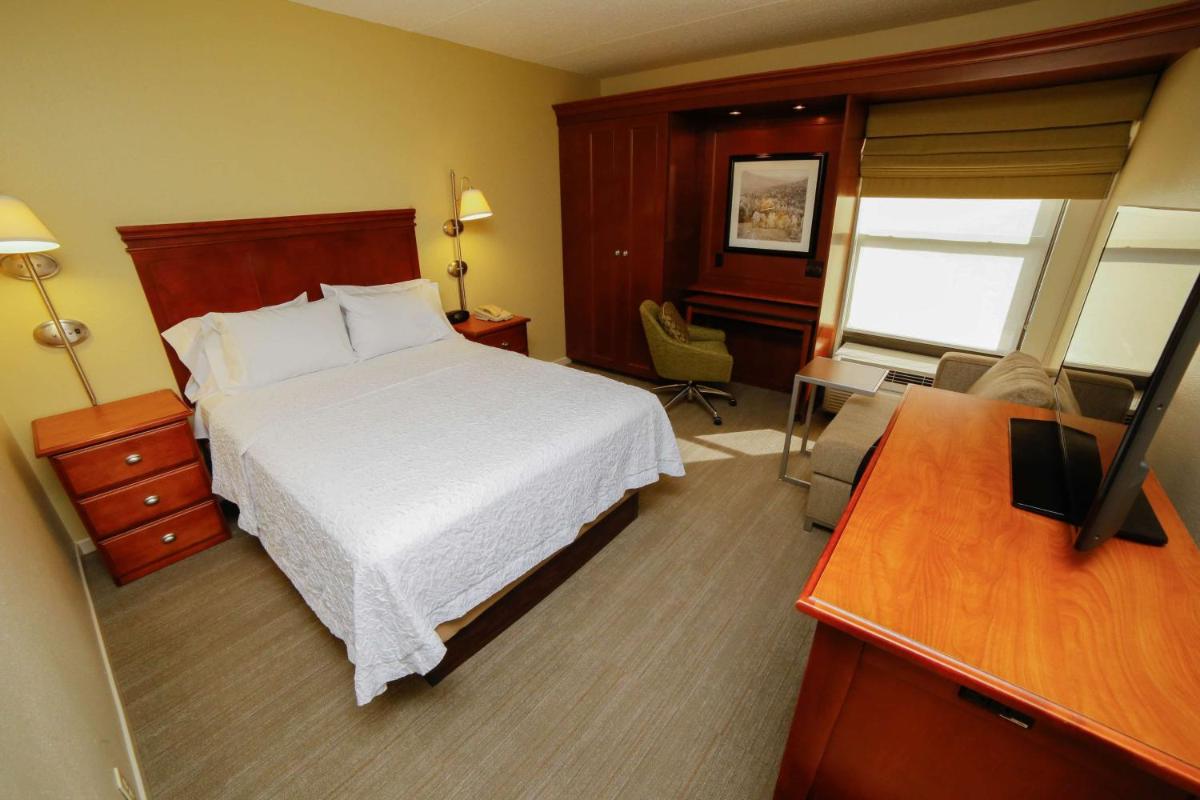 Hampton Inn Franklin, NC - Housity