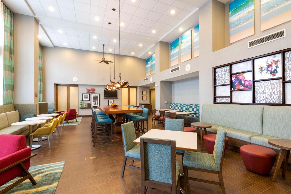 Hampton Inn & Suites Fort Myers-Colonial Boulevard - Housity