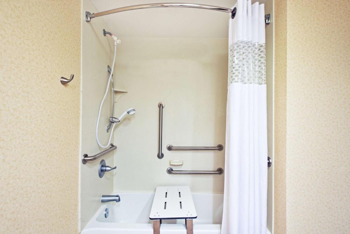 Hampton Inn Huntington/Barboursville - Housity