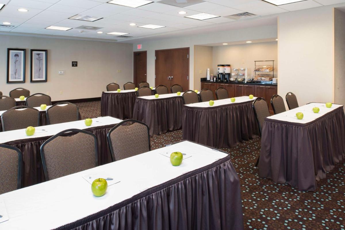 Hampton Inn & Suites Crawfordsville - Hizvo