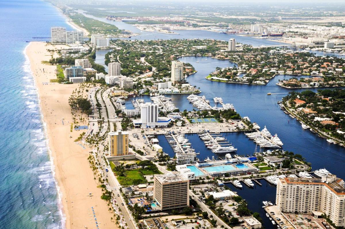 Bahia Mar Fort Lauderdale Beach - DoubleTree by Hilton - Housity
