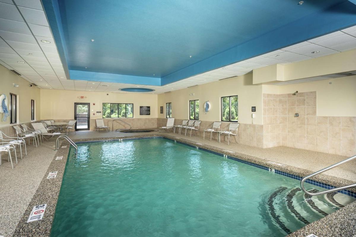 Hampton Inn Fall River/Westport - Housity