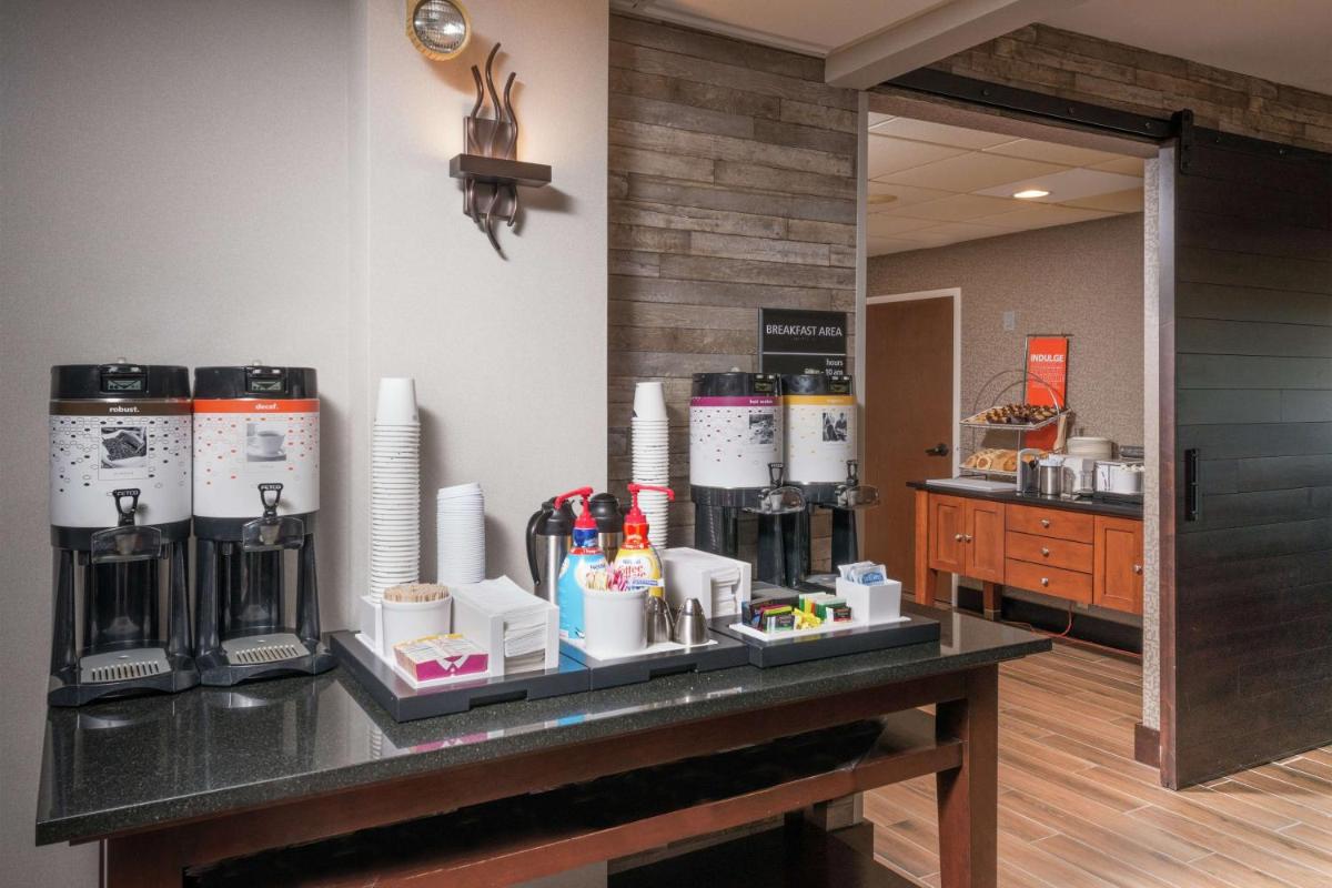 Hampton Inn Fall River/Westport - Housity