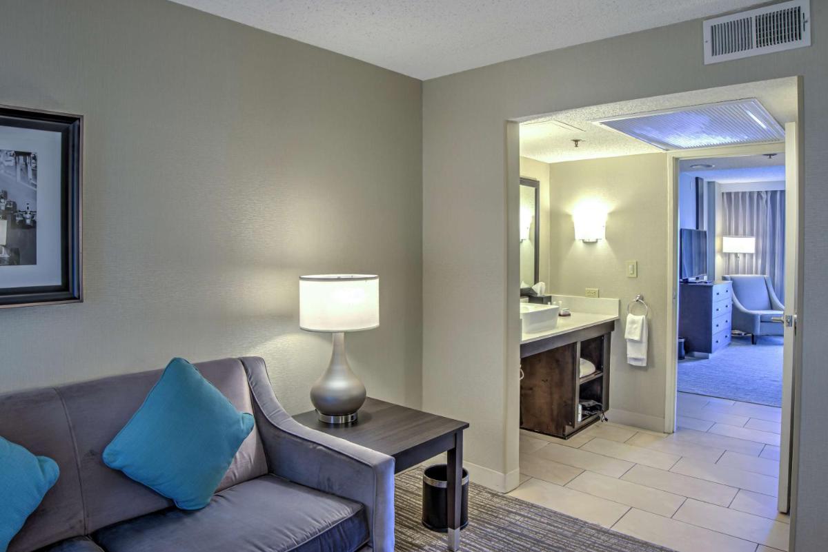 Embassy Suites by Hilton Indianapolis North - Housity