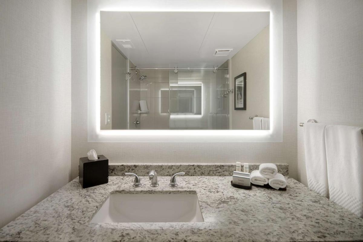 Embassy Suites by Hilton Jacksonville Baymeadows - Housity