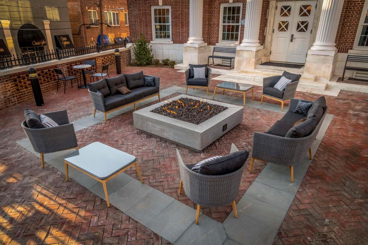 Hampton Inn & Suites Huntington Downtown, Ny - Housity