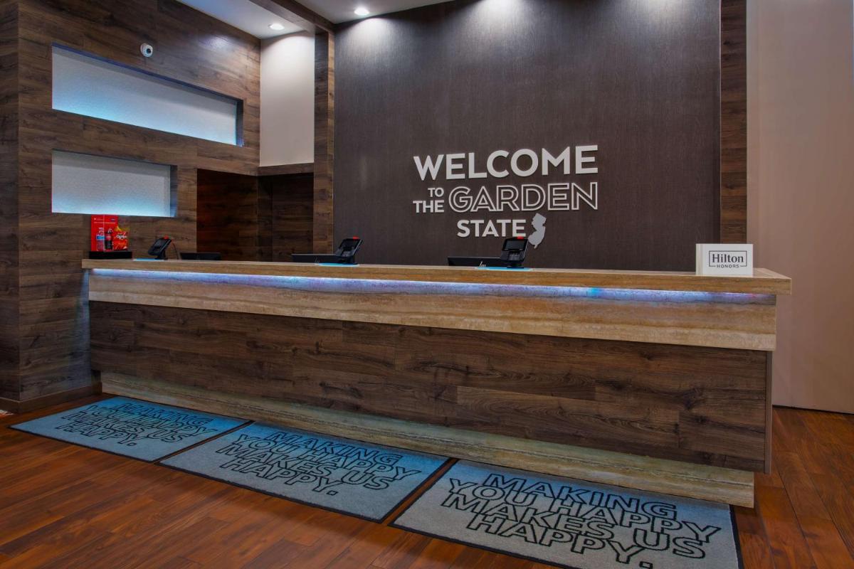 Hampton Inn & Suites By Hilton- Newark Airport Elizabeth - Housity
