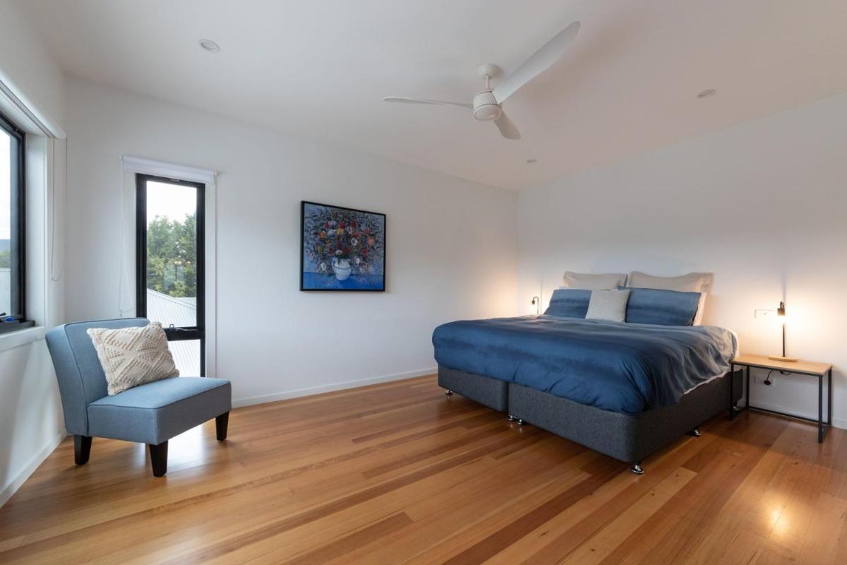 Balcony to Bogong - modern house ten minute stroll to town - Housity
