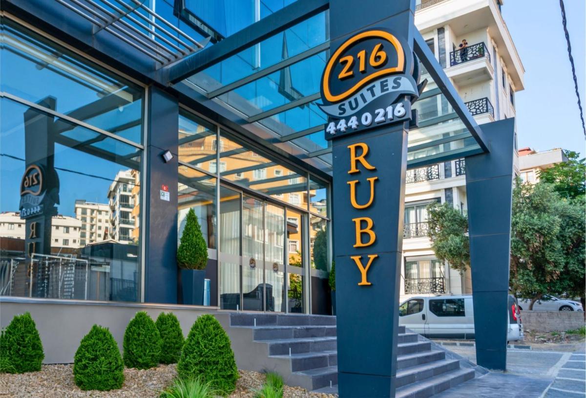 216 Ruby Suite - Housity