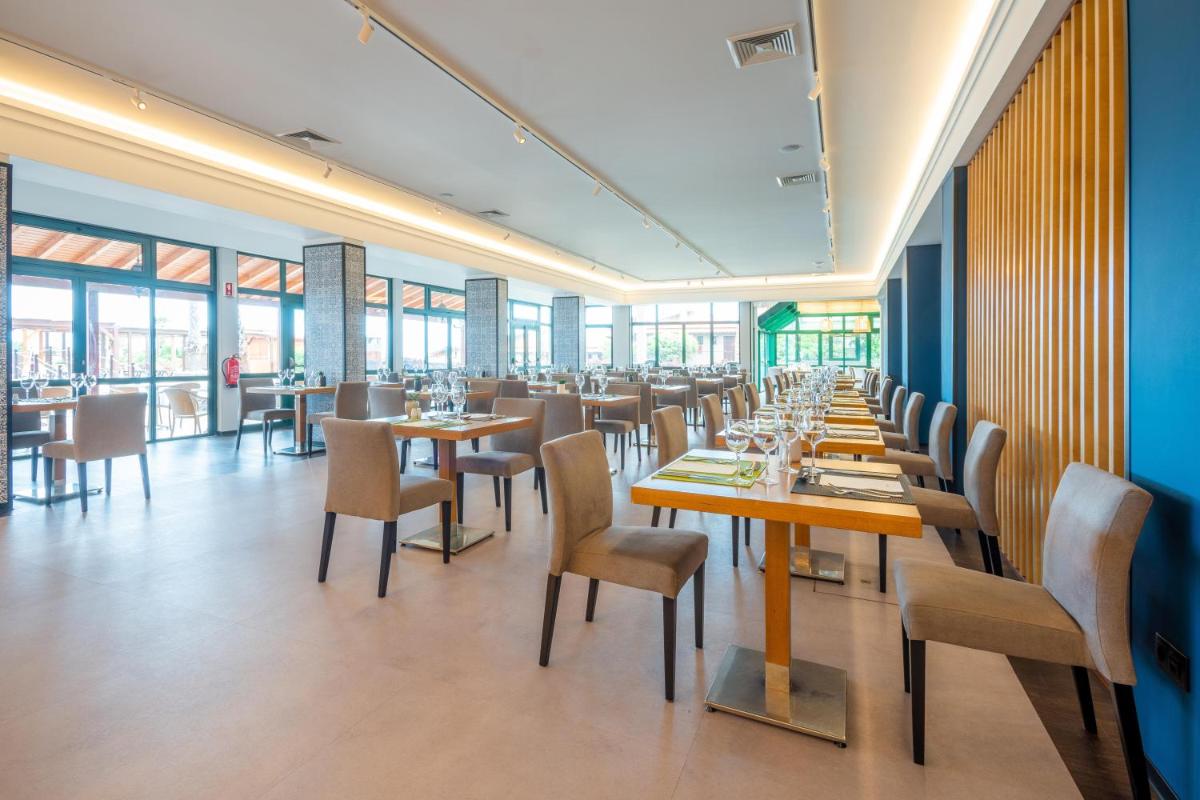 Um restaurante ou outro lugar para comer em Sentido Galosol