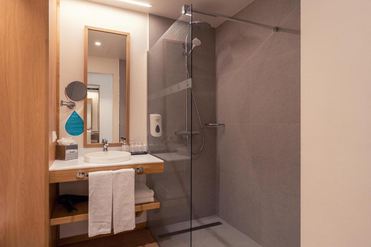 Uma casa de banho em Sentido Galomar - Adults Only