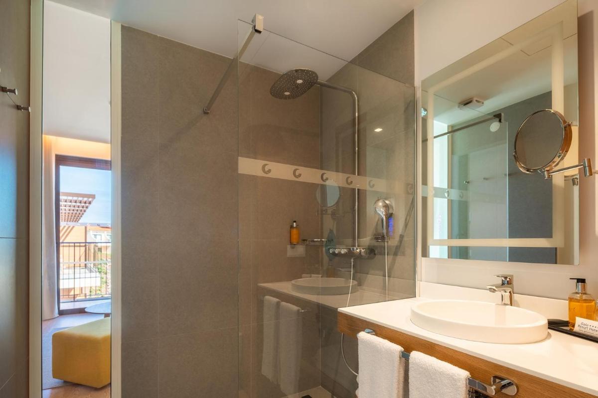 Uma casa de banho em Sentido Galomar - Adults Only