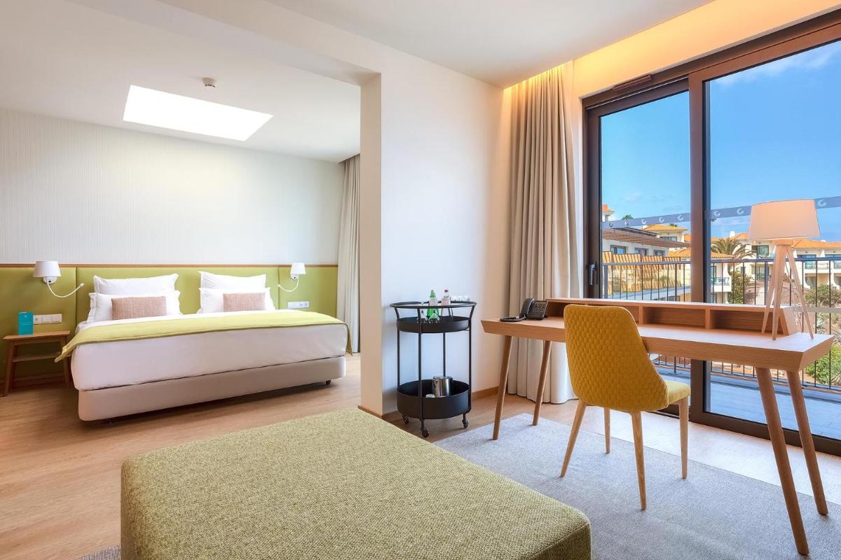 Uma cama ou camas num quarto em Sentido Galomar - Adults Only