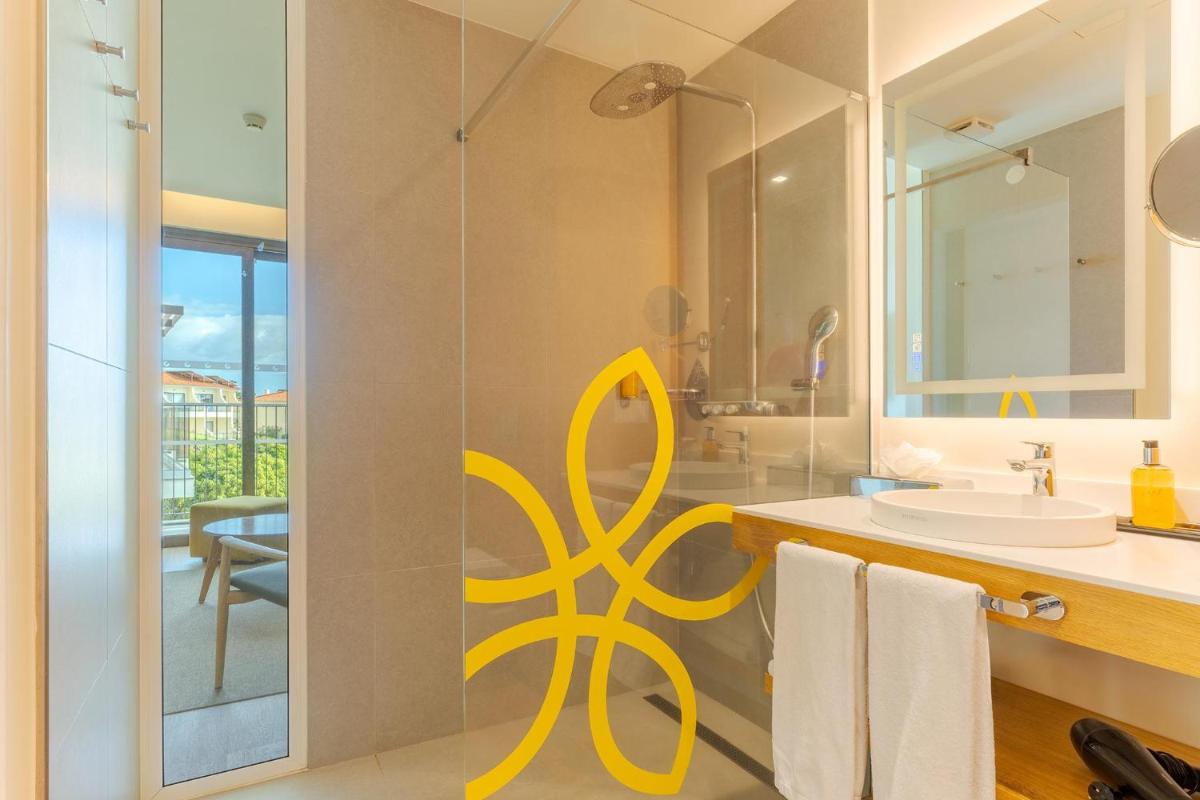 Uma casa de banho em Sentido Galomar - Adults Only