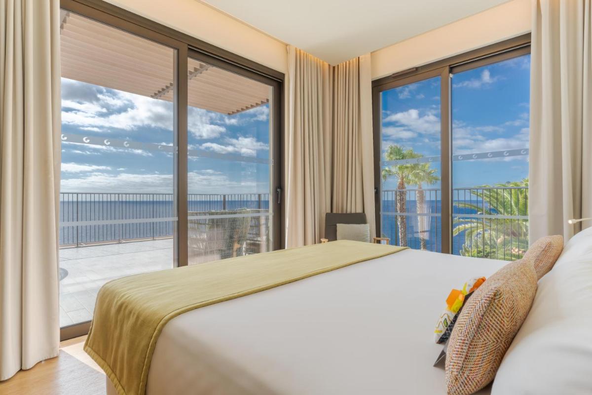Uma cama ou camas num quarto em Sentido Galomar - Adults Only