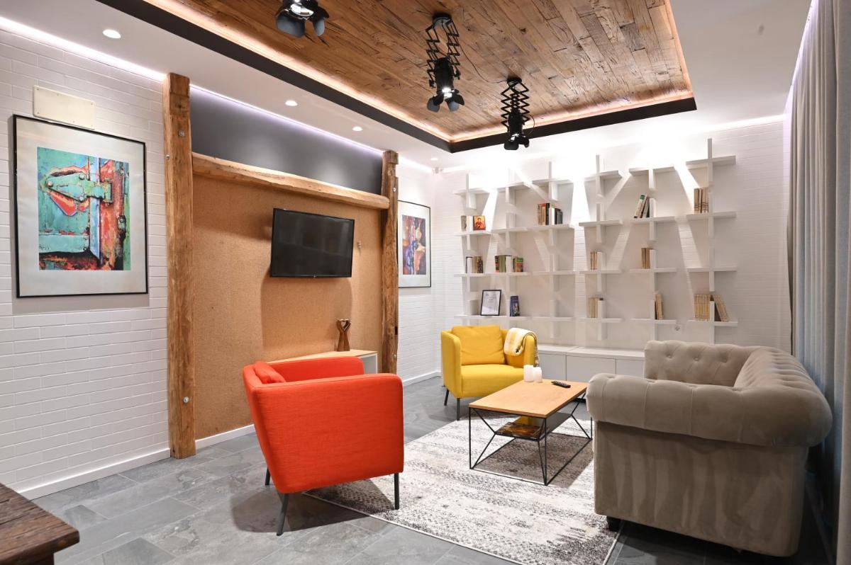 Alto Studio & free private parking - Housity