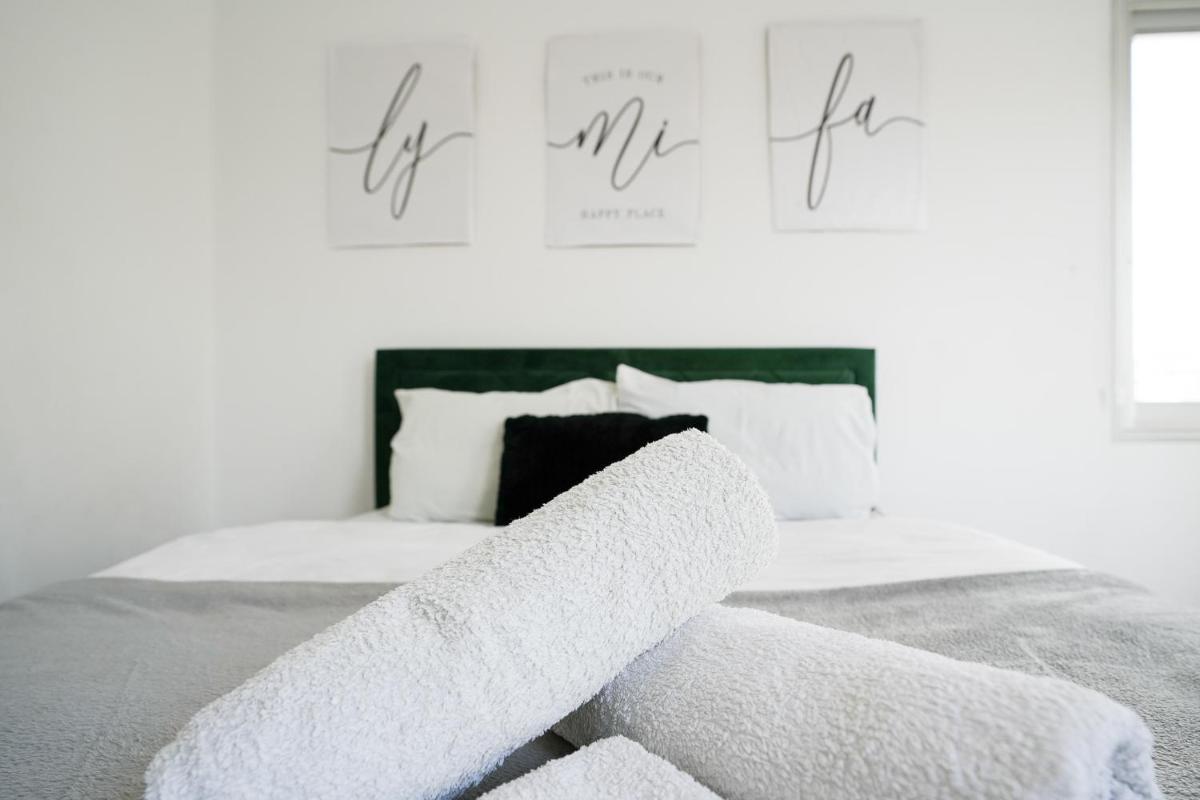 Modern Apartment Valentino GL144 - Housity