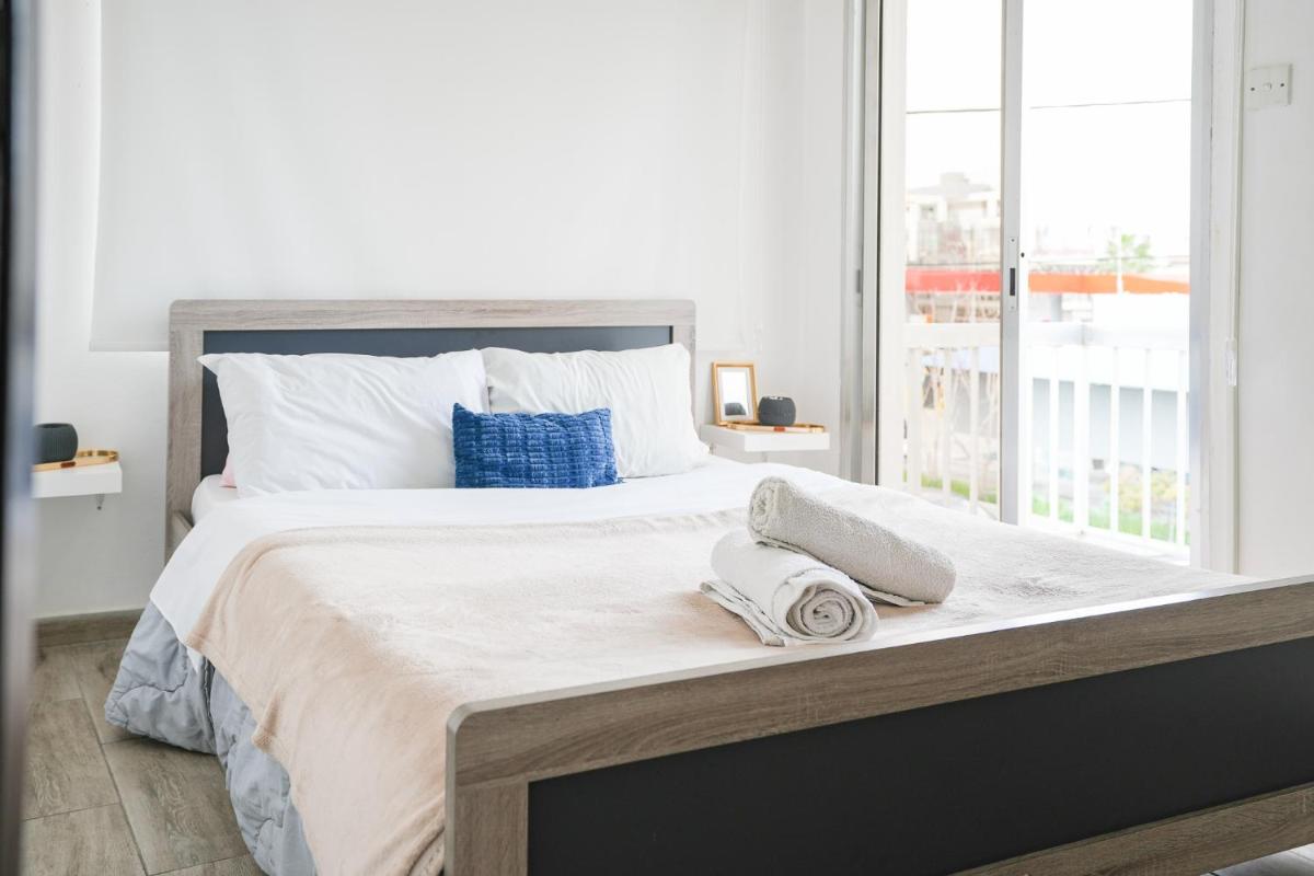 Modern Apartment Valentino GL144 - Housity