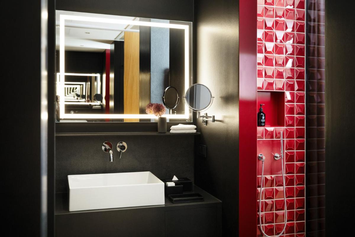 Ein Badezimmer in der Unterkunft ESPLANADE Saarbrücken