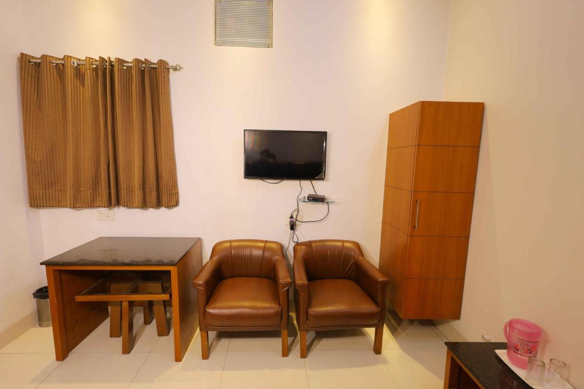 Hotel Ashoka International - Housity