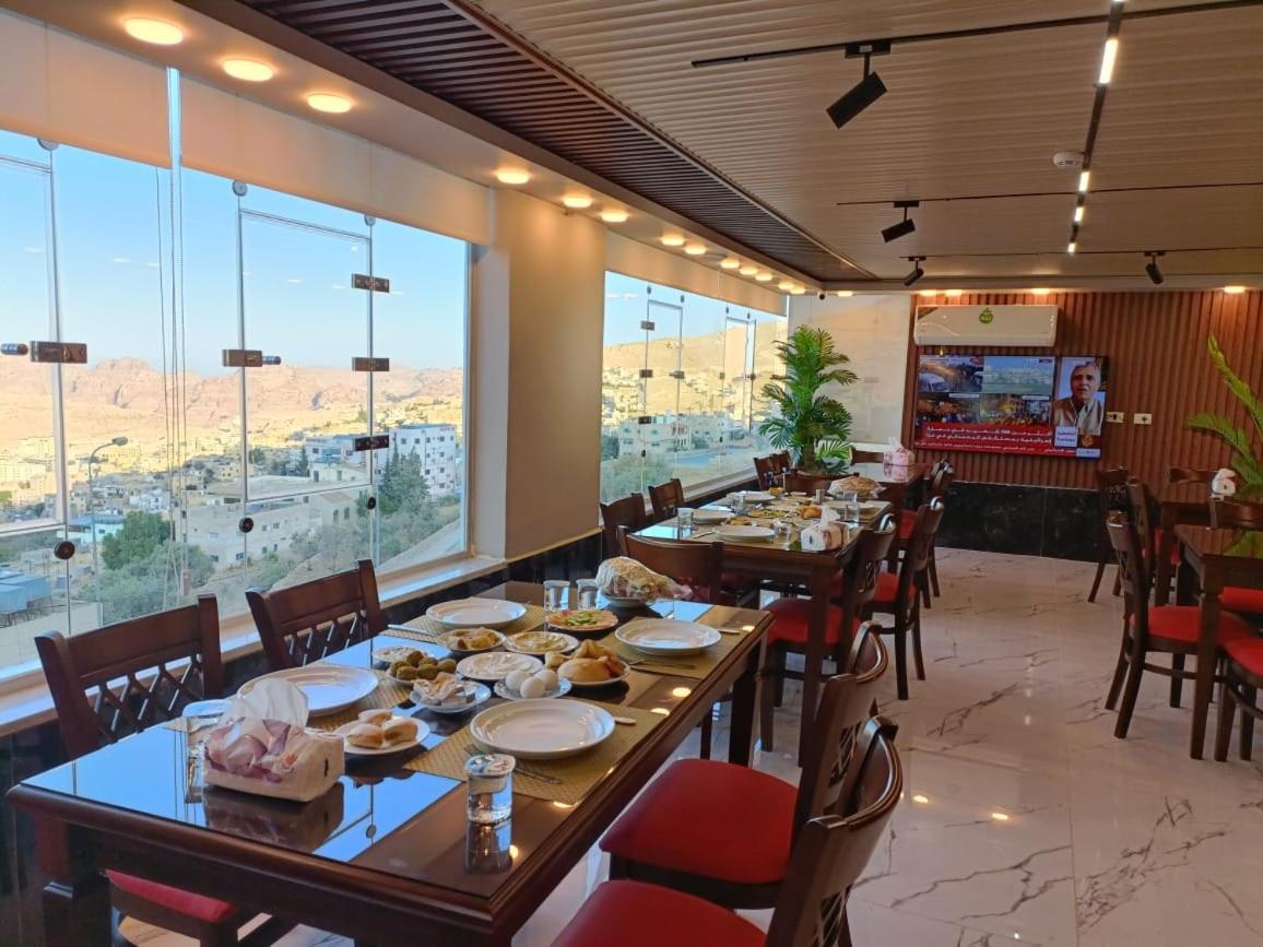 petraCrystal hotel - Housity