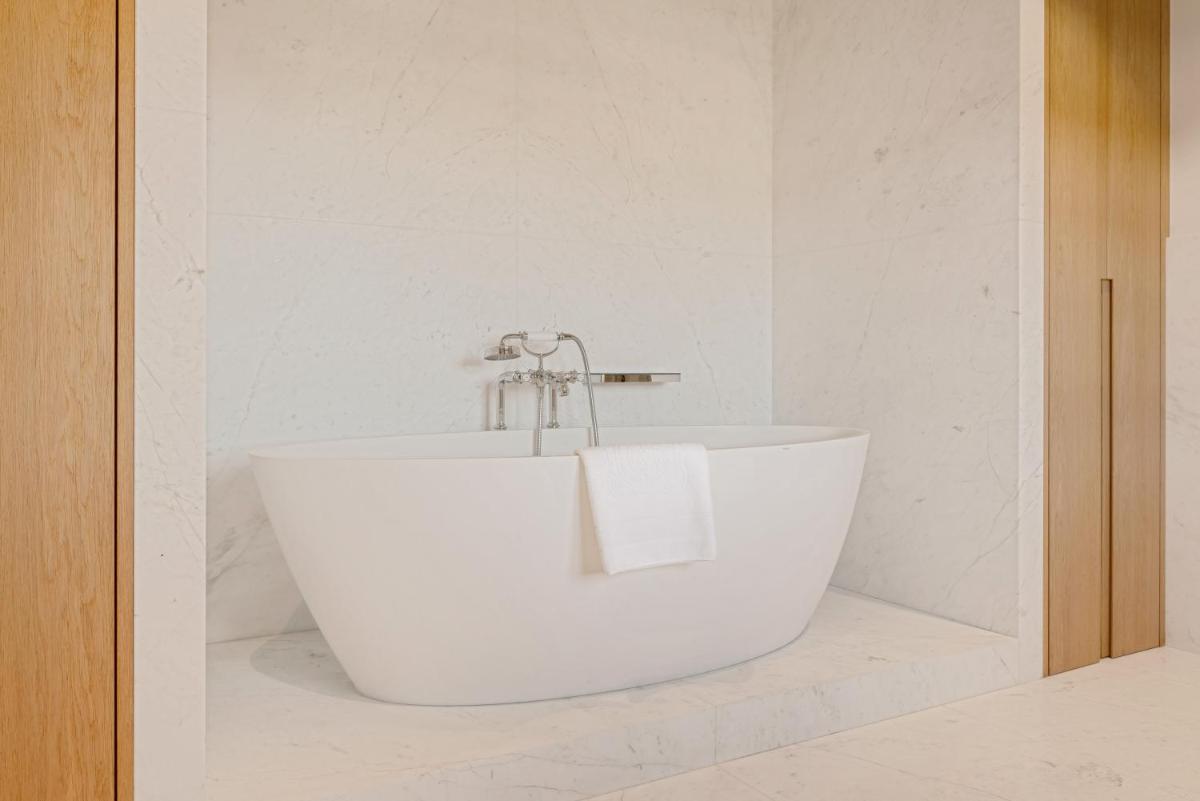 Salle de bains dans l'établissement Château de la Gaude
