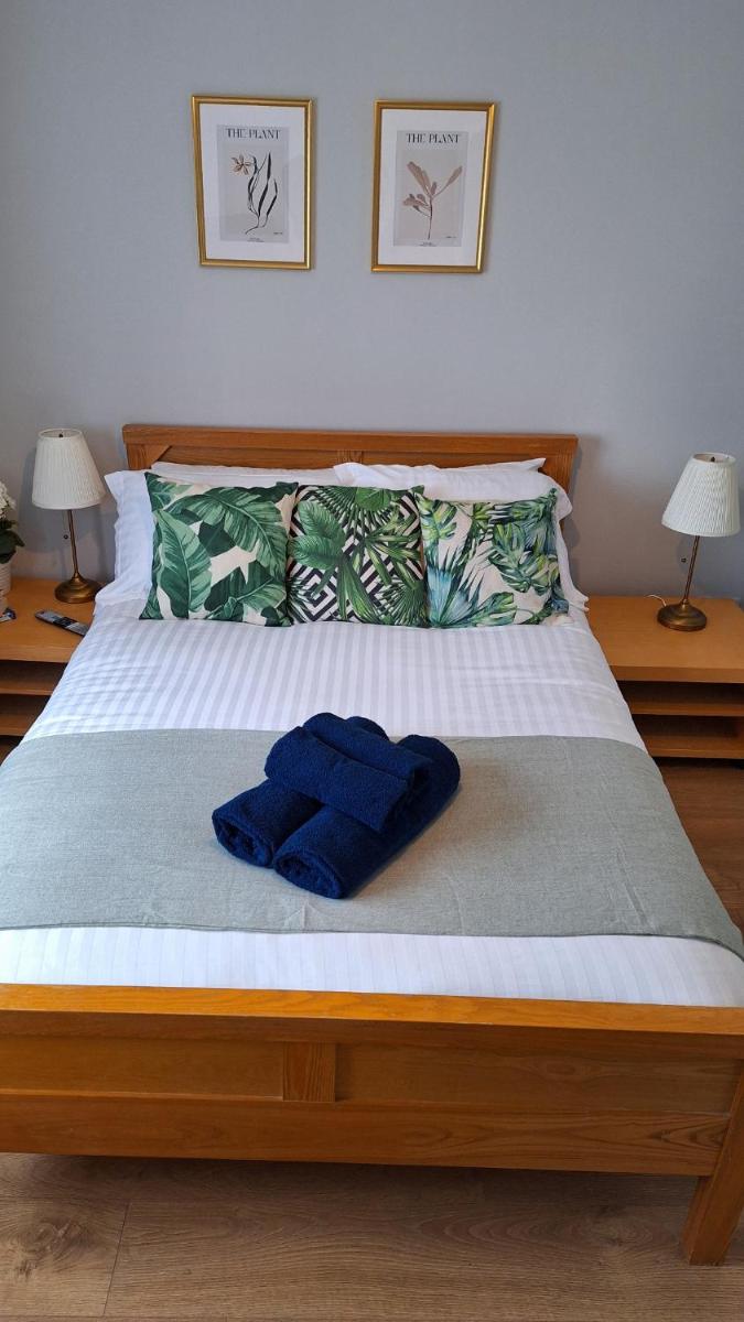 NEW 2 bedrooms with private ensuite bathrooms near Heathrow - Housity