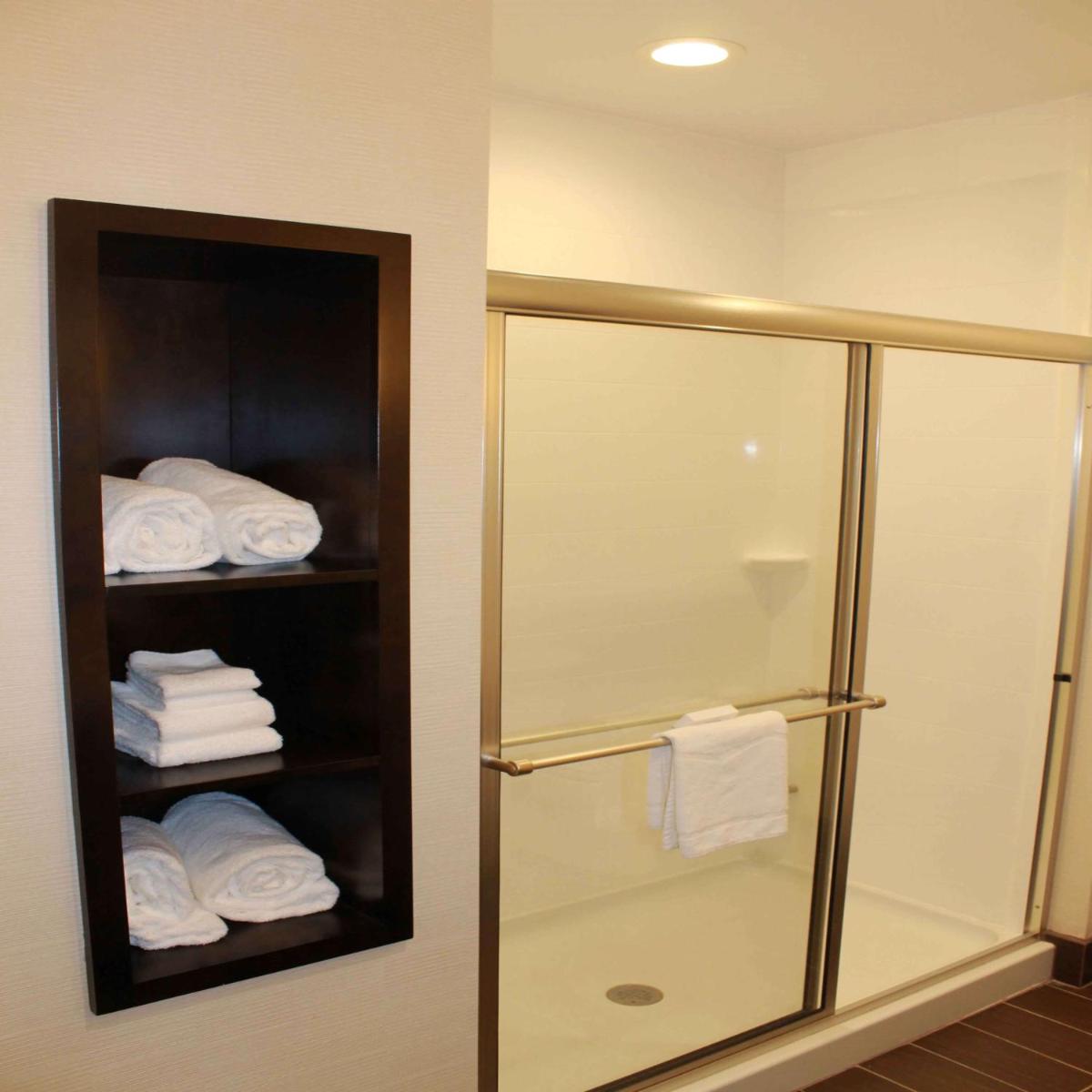 Hampton Inn & Suites Stroudsburg Bartonsville Poconos - Housity