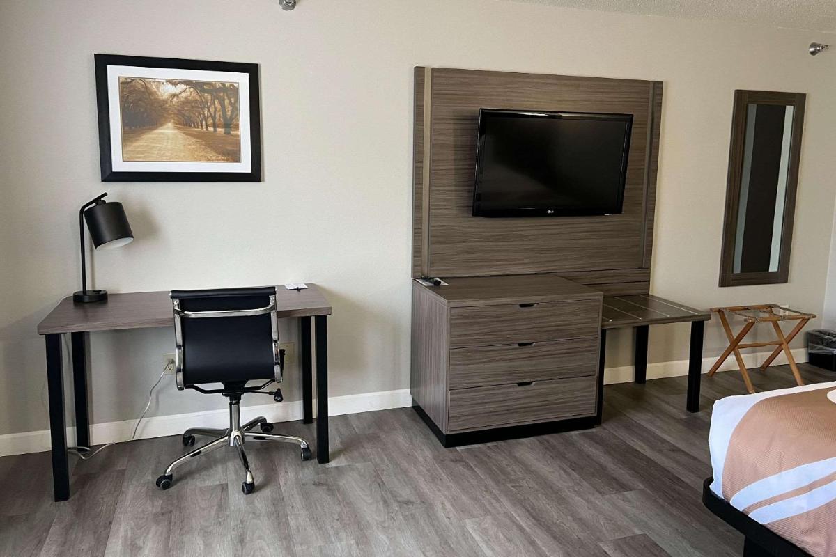 Quality Inn & Suites Red Wing - Housity