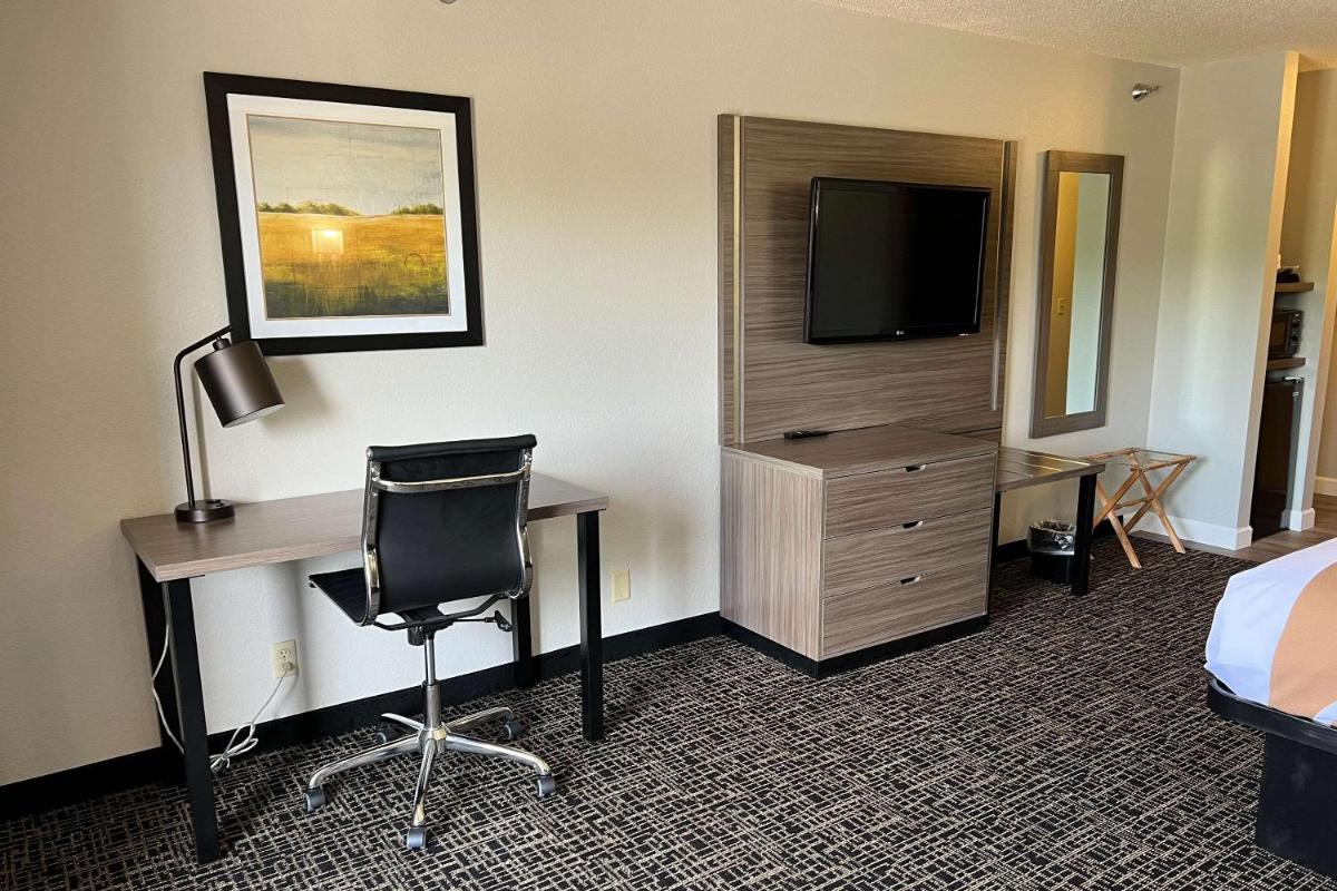 Quality Inn & Suites Red Wing - Housity