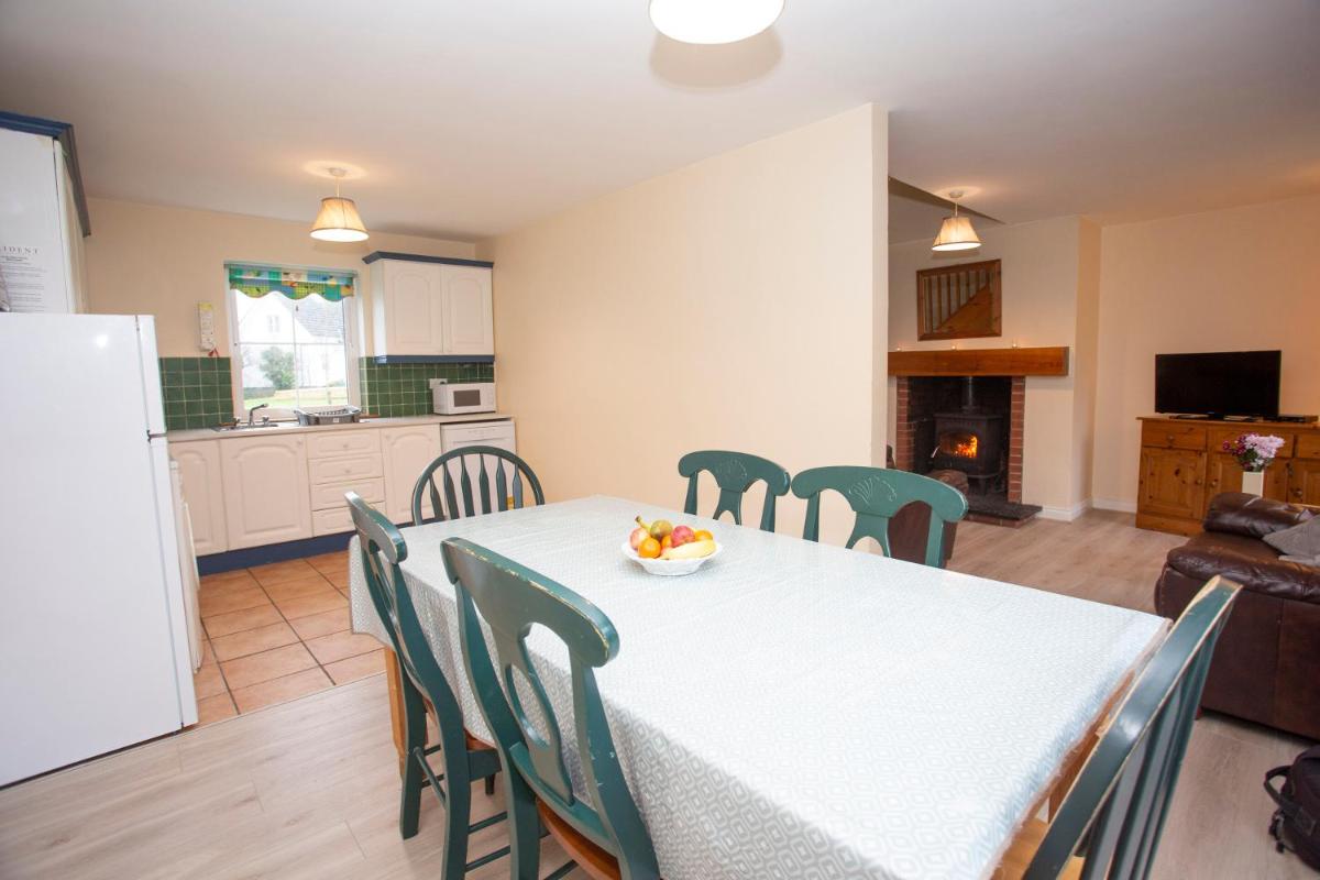 Brittas Bay Holiday Village No 32 - Housity