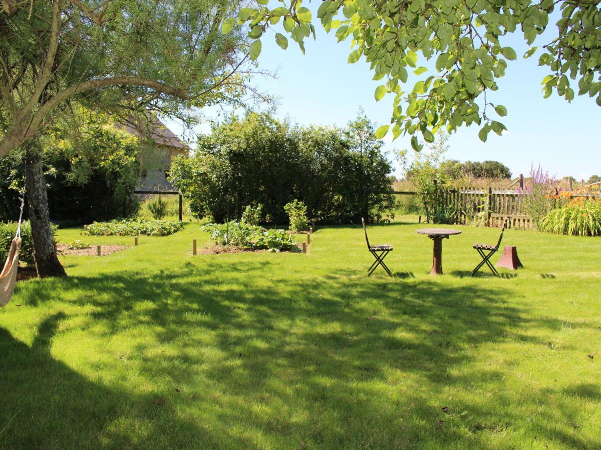Charme du XVIIe avec grand terrain clos, dépendances restaurées, jardin, garage fermé et équipements divers - FR-1-410-157 - Housity