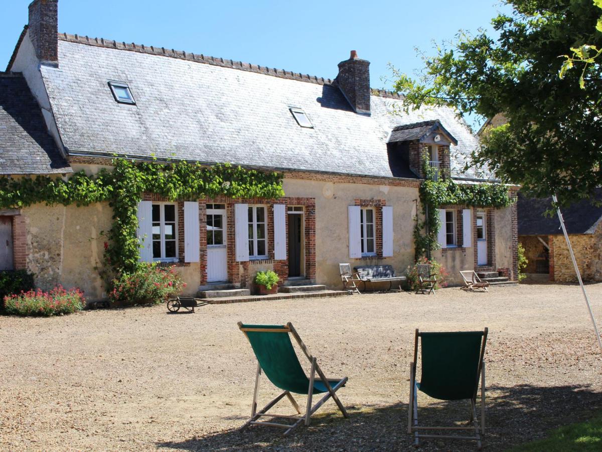 Charme du XVIIe avec grand terrain clos, dépendances restaurées, jardin, garage fermé et équipements divers - FR-1-410-157 - Housity