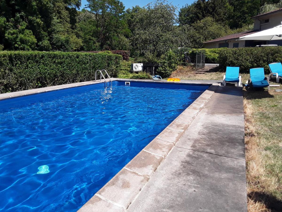 Maison avec piscine chauffée, tennis gratuit, 5 chambres en bord de rivière - Haironville, France - FR-1-585-34 - Housity