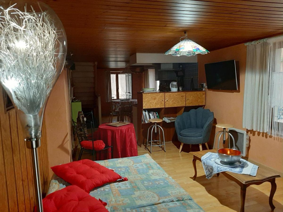 Appartement cosy au cœur de Vagney, proche commerces et sentiers, terrasse et cheminée, à 15km Gérardmer - FR-1-589-304 - Housity