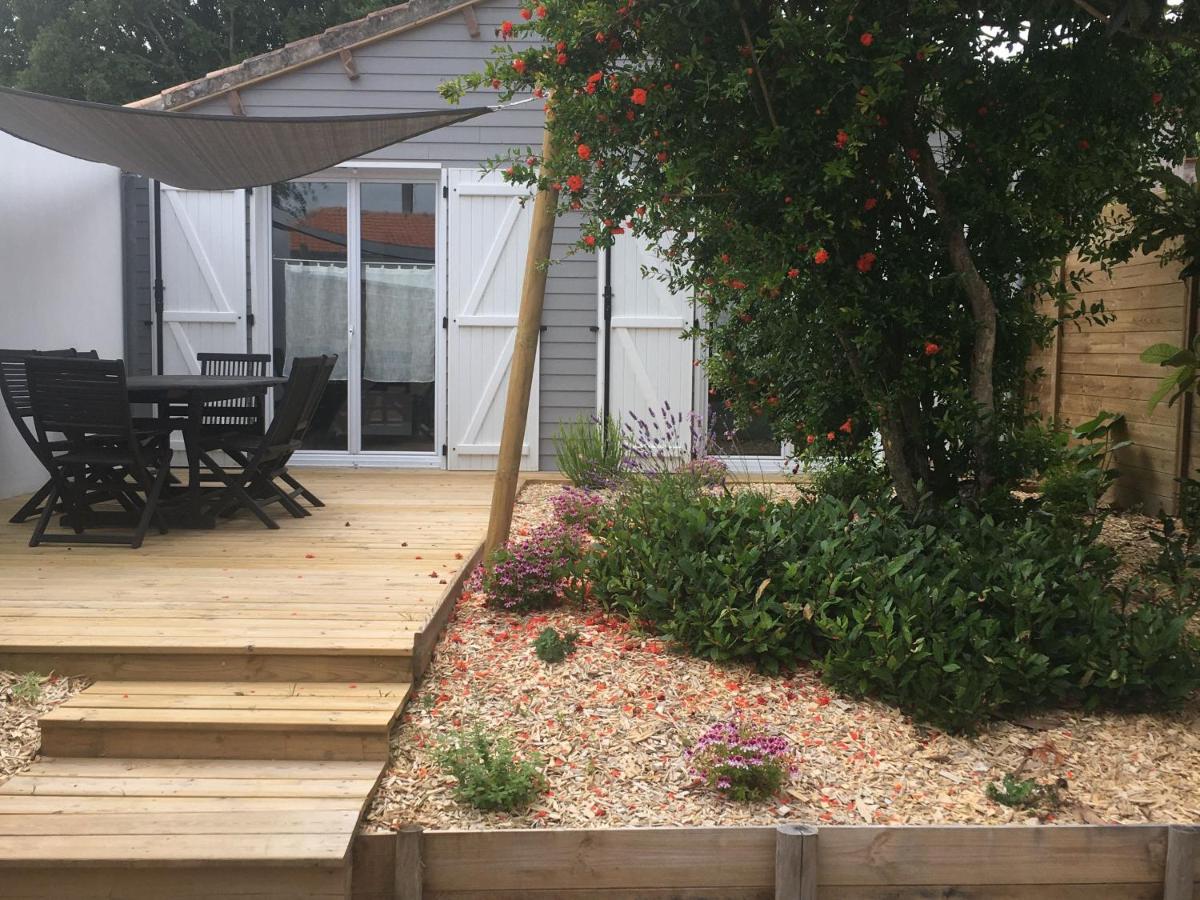 Maison Traditionnelle Rénovée, Proche Plage, Barbâtre - Terrasse, Wifi, Confort Modern - FR-1-426-371 - Housity